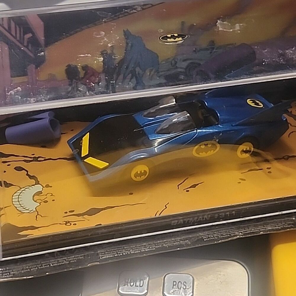 Eaglemoss Batman Automobilia Batman #311 (Blue) Sealed - Picture 2 of 4